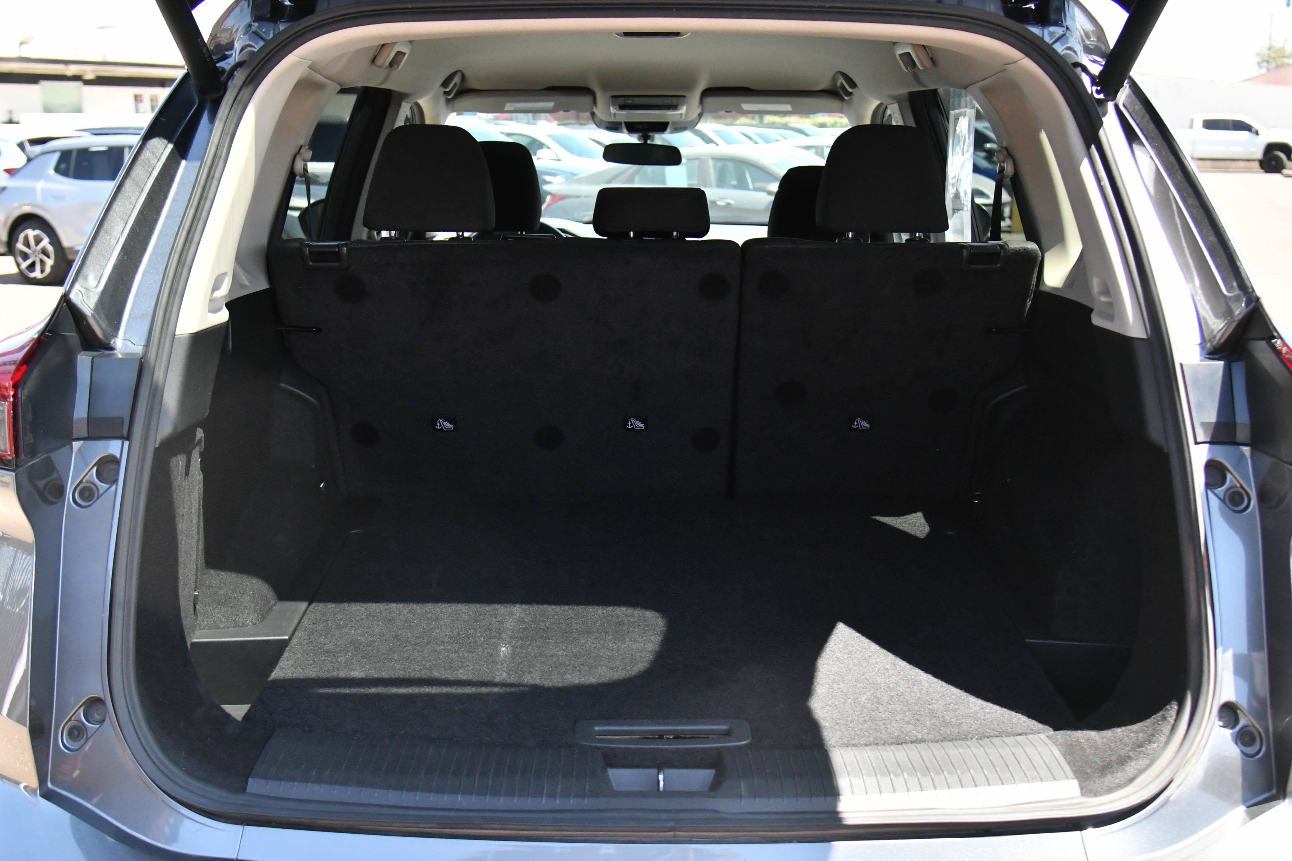 Used 2025 Nissan Rogue SV AWD/4WD image 40