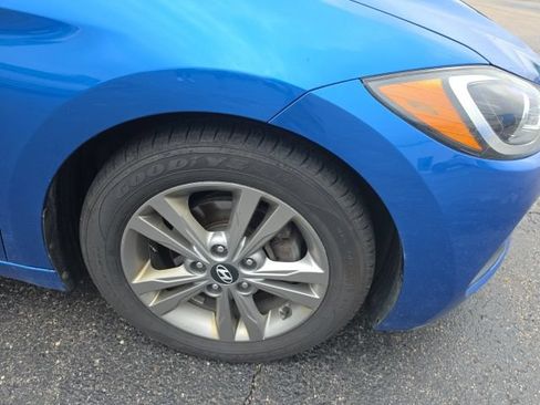 Used 2017 Hyundai Elantra SE FWD image 2