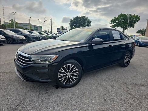 Used 2019 Volkswagen Jetta SE w/ Cold Weather Package FWD image 25