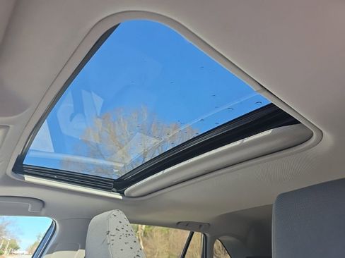 Used 2022 Toyota RAV4 XLE w/ Convenience Package image 21