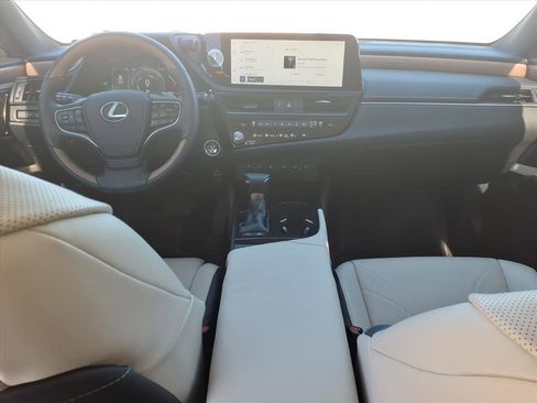Used 2025 Lexus ES 300h w/ Luxury Package image 18