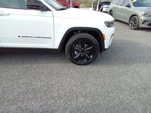 New 2026 Jeep Grand Cherokee Limited w/ Limited Altitude Package AWD/4WD image 2