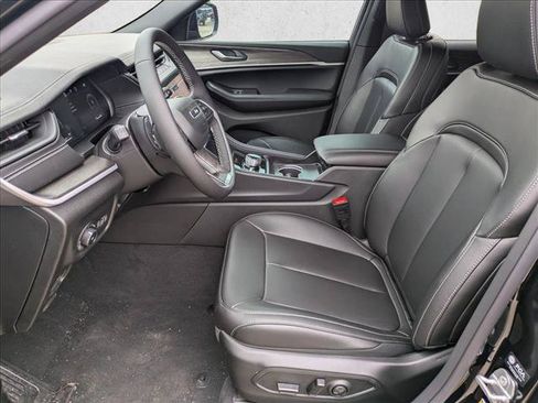 New 2026 Jeep Grand Cherokee Limited w/ Limited Altitude Package AWD/4WD image 4
