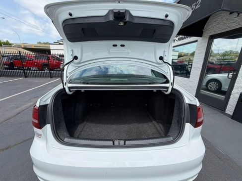 Used 2017 Volkswagen Jetta SEL FWD image 19