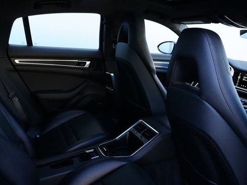 Used 2020 Porsche Panamera 4 image 20