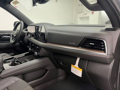 New 2026 Chevrolet Suburban High Country AWD/4WD image 24