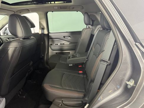 Used 2025 Nissan Pathfinder Platinum w/ Cargo Package AWD/4WD image 23