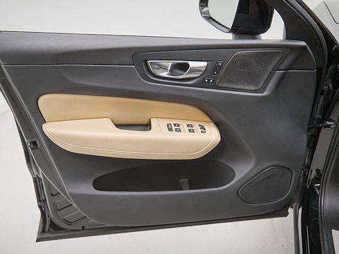 Certified 2023 Volvo XC60 B5 Ultimate w/ Protection Package Premier image 10