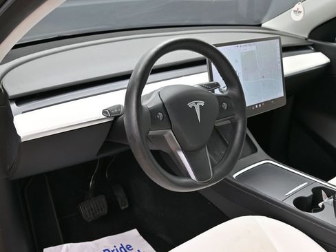 Used 2022 Tesla Model Y Long Range AWD/4WD image 18