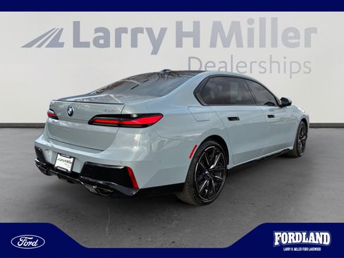 Used 2025 BMW 760i xDrive w/ Premium Package AWD/4WD image 5