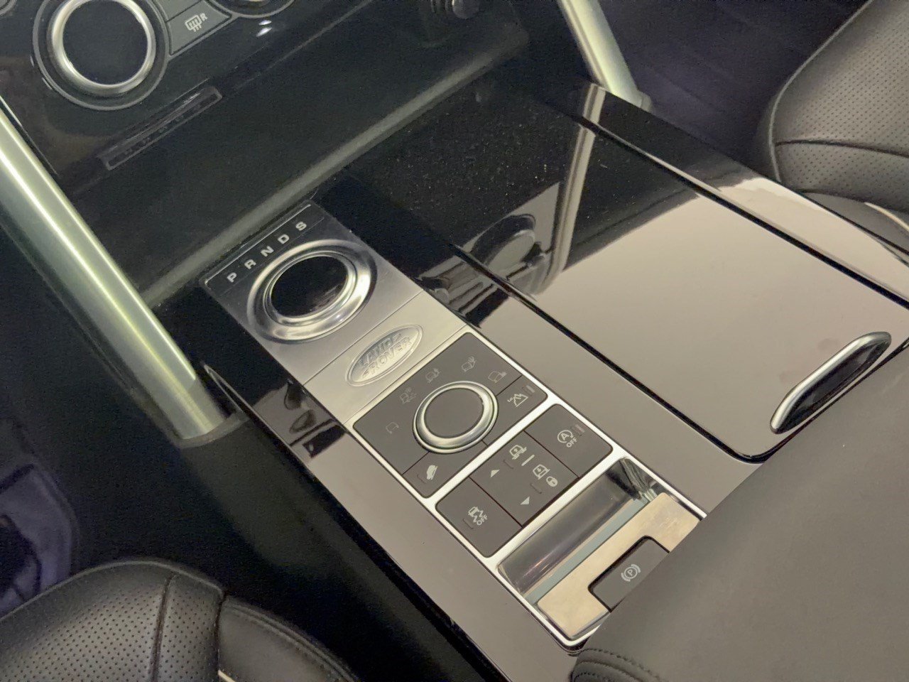 Used 2019 Land Rover Discovery HSE AWD/4WD image 21