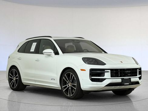 Certified 2026 Porsche Cayenne GTS AWD/4WD image 10
