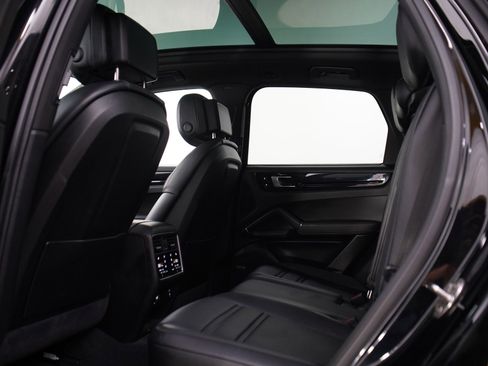 Used 2020 Porsche Cayenne AWD/4WD image 18
