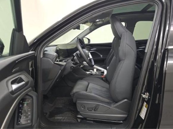 Used 2025 Audi Q5 Premium Plus w/ Premium Plus AWD/4WD image 4
