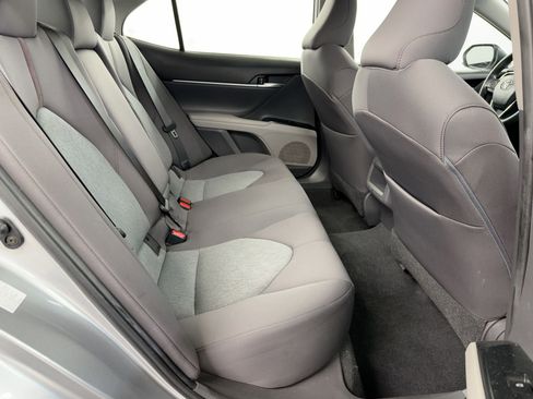 Used 2018 Toyota Camry LE image 30