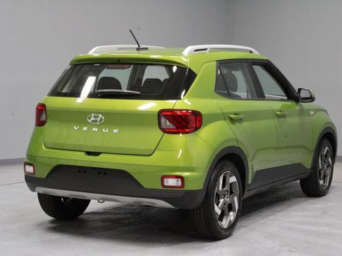 Used 2024 Hyundai Venue SEL FWD image 11