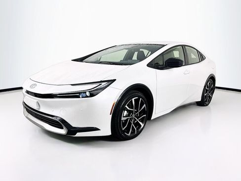 Used 2025 Toyota Prius Plug-In Hybrid FWD image 3