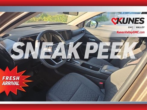 Used 2025 Nissan Kicks SV AWD/4WD image 6