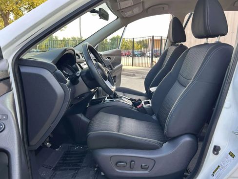 Used 2017 Nissan Rogue SV image 20