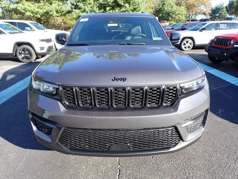 New 2025 Jeep Grand Cherokee Altitude AWD/4WD image 8