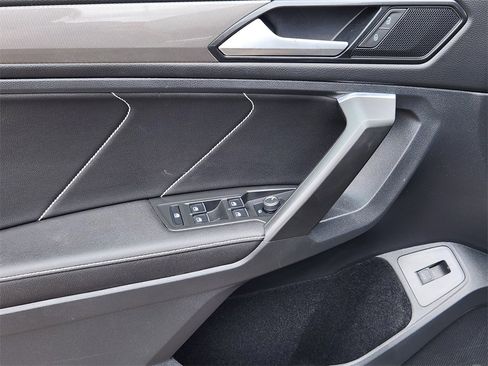 Used 2022 Volkswagen Tiguan SE image 26