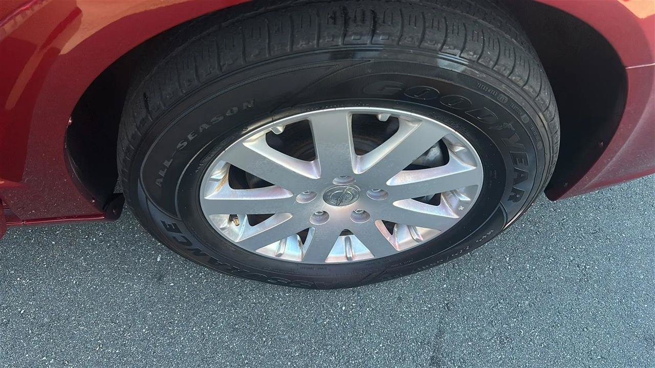 Used 2016 Chrysler Town & Country Touring FWD image 20