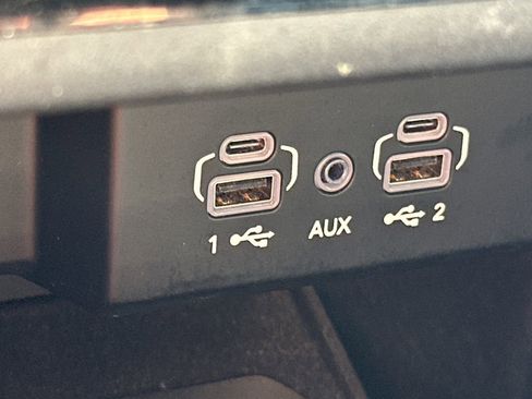 Used 2024 Jeep Wagoneer Series II w/ Flexible Seating Group image 32