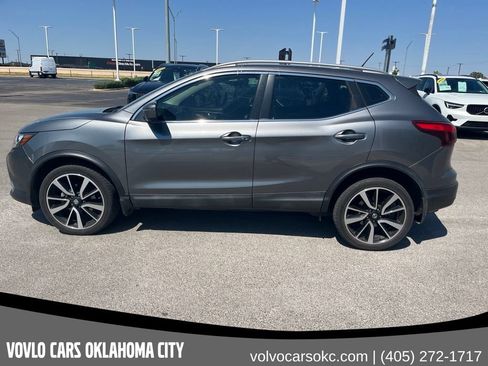 Used 2017 Nissan Rogue Sport SL w/ SL Premium Package FWD image 9