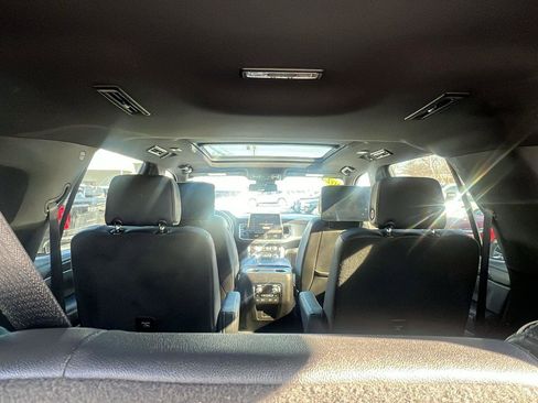 Used 2023 GMC Yukon SLT w/ SLT Luxury Package image 39