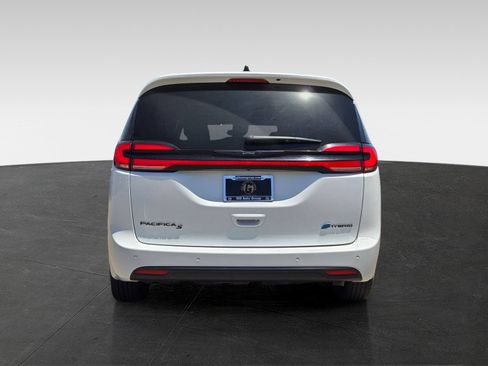 Used 2024 Chrysler Pacifica Limited FWD image 5