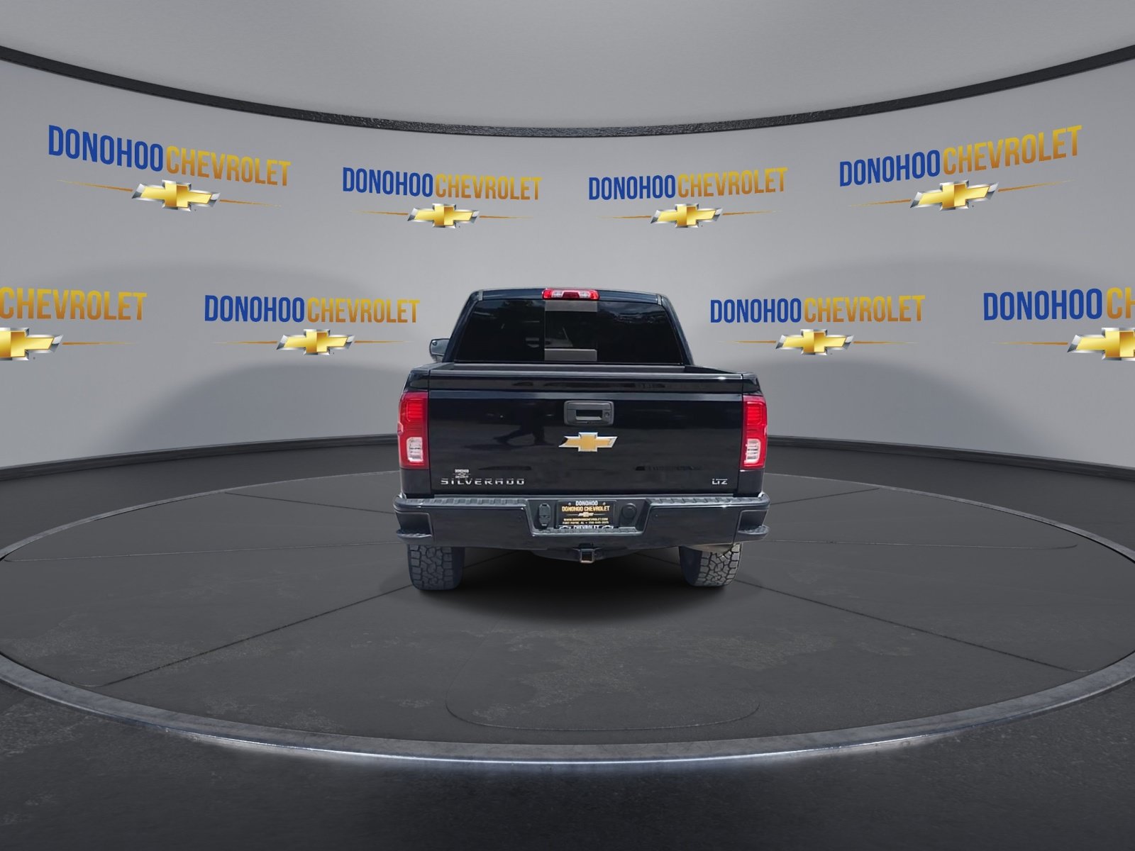 Used 2018 Chevrolet Silverado 1500 LTZ Z71 w/ LTZ Plus Package AWD/4WD image 11