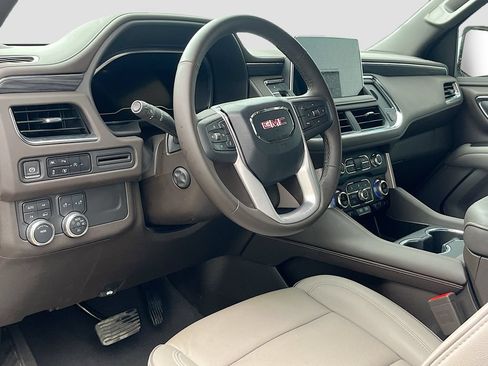 Used 2024 GMC Yukon XL SLT w/ SLT Premium Package AWD/4WD image 9