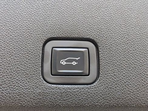 Certified 2023 Cadillac XT6 Premium Luxury w/ Technology Package FWD image 13