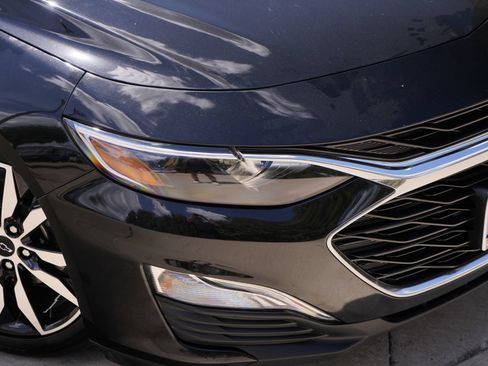 Used 2025 Chevrolet Malibu RS FWD image 2