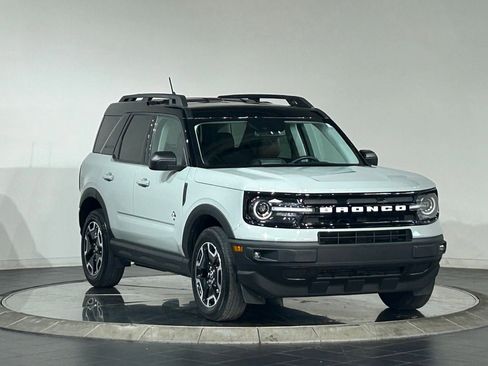 Used 2023 Ford Bronco Sport Outer Banks AWD/4WD image 2