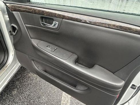 Used 2011 Cadillac DTS Limousine image 22