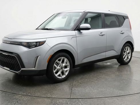 Used 2025 Kia Soul LX w/ LX Technology Package FWD image 3