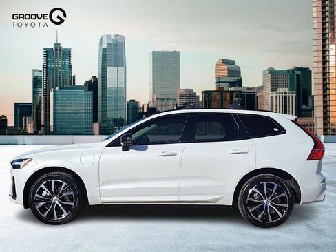 Used 2023 Volvo XC60 T8 Plus image 2