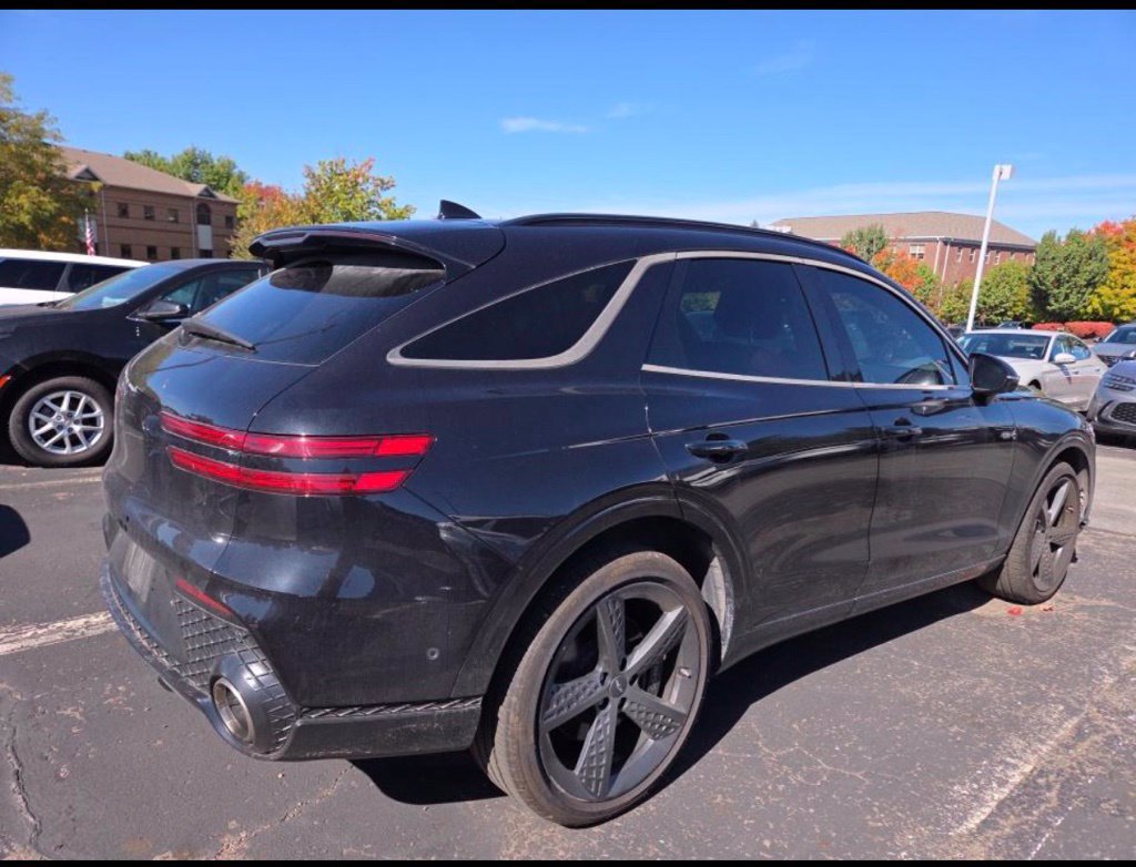Used 2024 Genesis GV70 2.5T w/ Sport Prestige Package AWD/4WD image 3