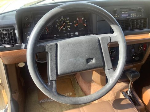 Used 1987 Volvo 240 DL image 21