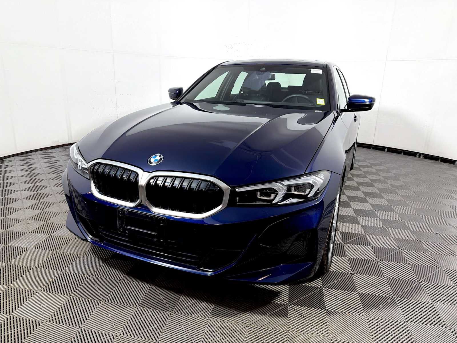 Used 2024 BMW 330i xDrive Sedan w/ Convenience Package AWD/4WD image 3