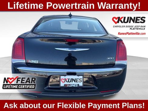 Used 2021 Chrysler 300 Touring L image 4