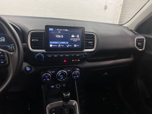 Used 2024 Hyundai Venue SEL FWD image 18