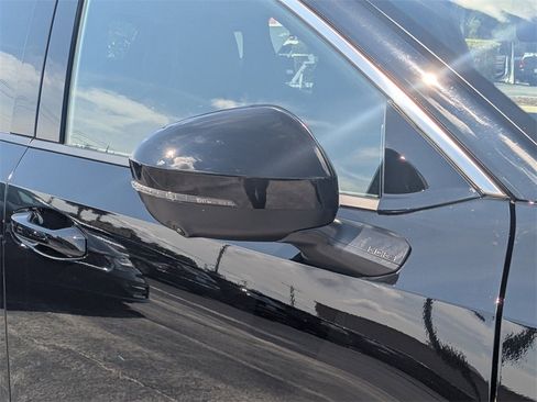 Used 2025 Nissan Kicks SR image 11