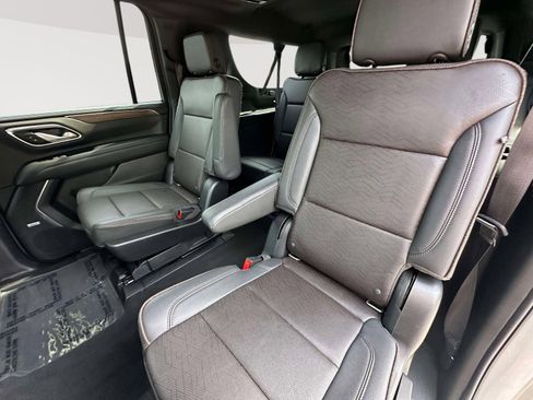Used 2022 Chevrolet Suburban High Country AWD/4WD image 29
