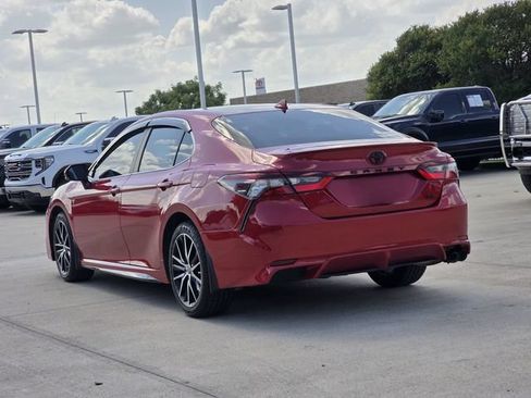 Used 2023 Toyota Camry SE FWD image 3