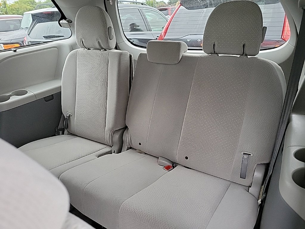 Used 2014 Toyota Sienna LE FWD image 12