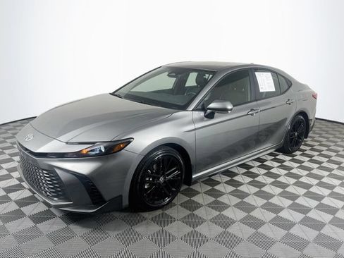 Used 2026 Toyota Camry SE FWD image 4