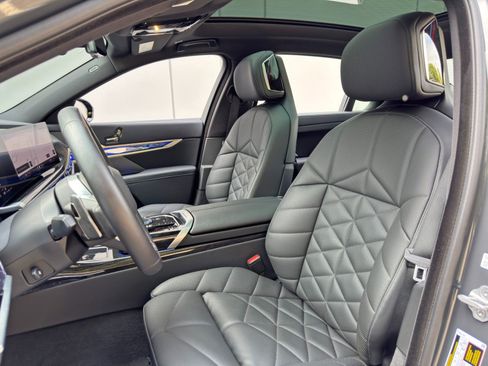 Used 2026 BMW 740i w/ Premium Package RWD image 46