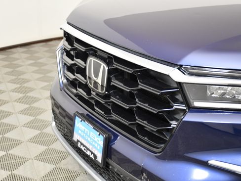 Used 2025 Honda Pilot Touring image 11